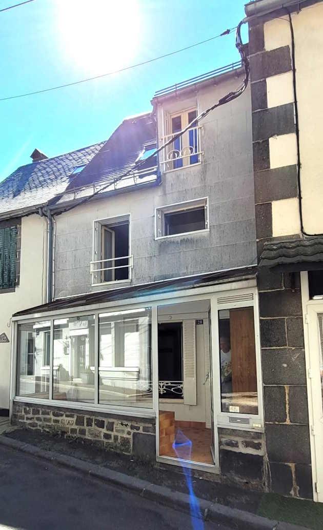 maison 6 pièces - LE-MONT-DORE